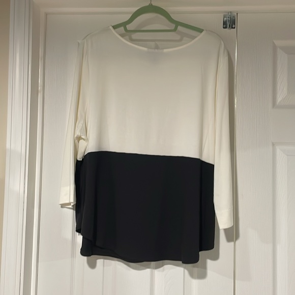 Nue Options color-blocked 3/4 sleeve top with scoop neck - Picture 2 of 4
